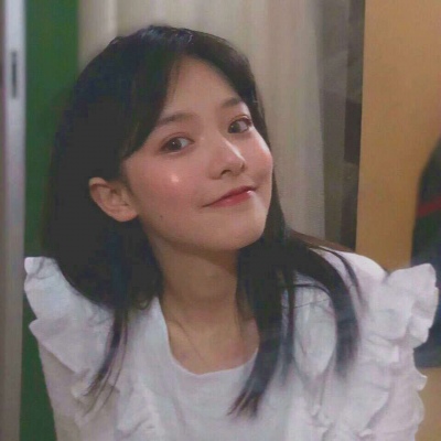 白灏宇:微信头像/女生/    你踏万千星河而来 又乘舟奔赴远方.