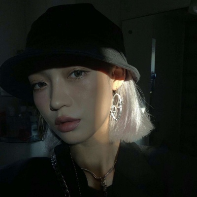 高冷女头（霸气 高冷 超酷）月牙儿