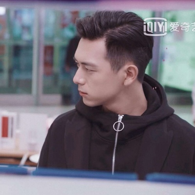 江奕/李现/李现穿西服/李现同款表情