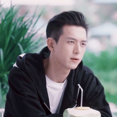 江奕/李现/李现穿西服/李现同款表情