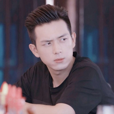 江奕/李现/李现穿西服/李现同款表情