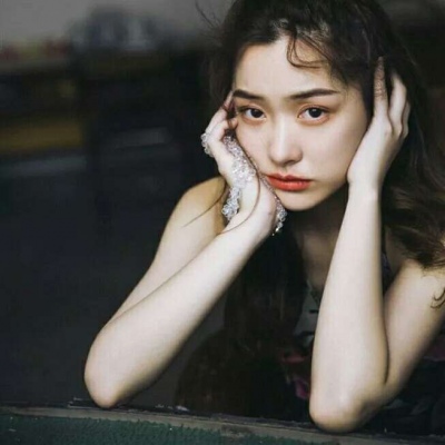 安奈 夏日小清新女头：别人走在路上 你走在我心上