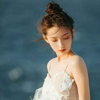 安奈 夏日小清新女头：别人走在路上 你走在我心上