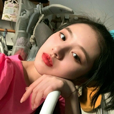 允言/可爱软妹微信女    你未必光芒万丈但始终温柔有光