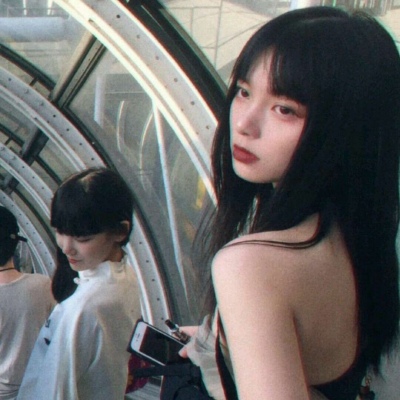 允言/可爱软妹微信女    你未必光芒万丈但始终温柔有光