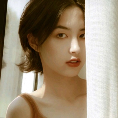 允言/可爱软妹微信女    你未必光芒万丈但始终温柔有光