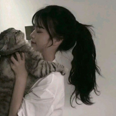 允言/可爱软妹微信女    你未必光芒万丈但始终温柔有光