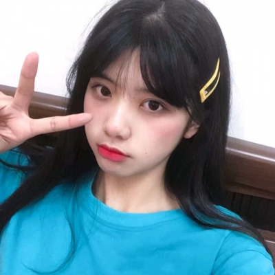 允言/可爱软妹微信女    你未必光芒万丈但始终温柔有光