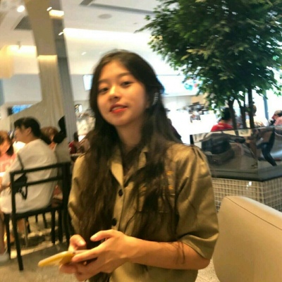 允言/可爱软妹微信女    你未必光芒万丈但始终温柔有光