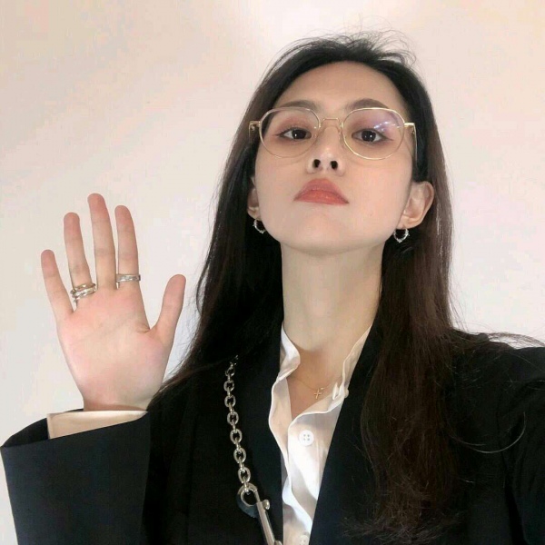 江奕/ins微信复古女头/稍有失意就会想着逃离
