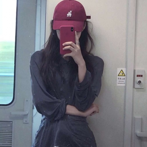 林哲 微信头像/帽子女头 下学期很短 多看看喜欢的人