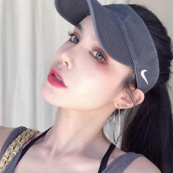 林哲 微信头像/帽子女头 下学期很短 多看看喜欢的人