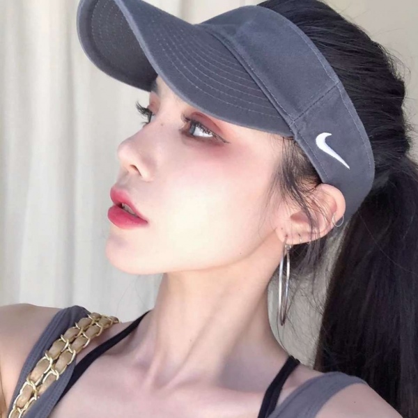林哲 微信头像/帽子女头 下学期很短 多看看喜欢的人