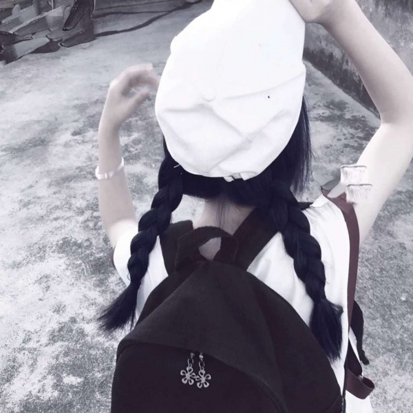 林哲 微信头像/帽子女头 下学期很短 多看看喜欢的人