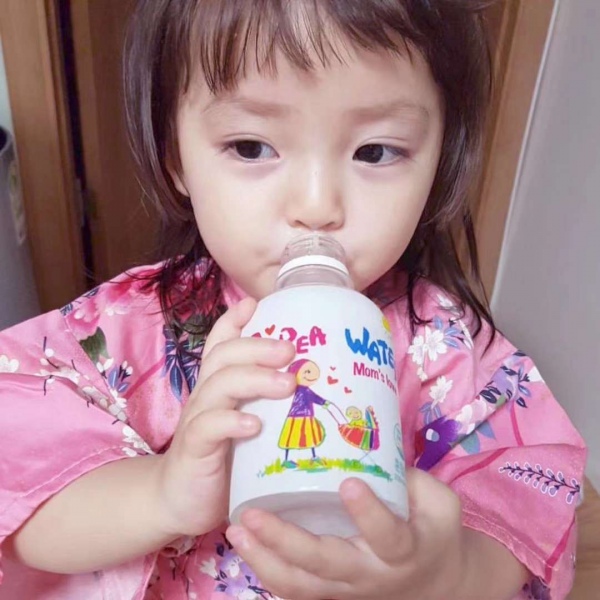 唯美微信可爱萌娃头像/我在人间贩卖黄昏 只为收集世间温柔去见你.