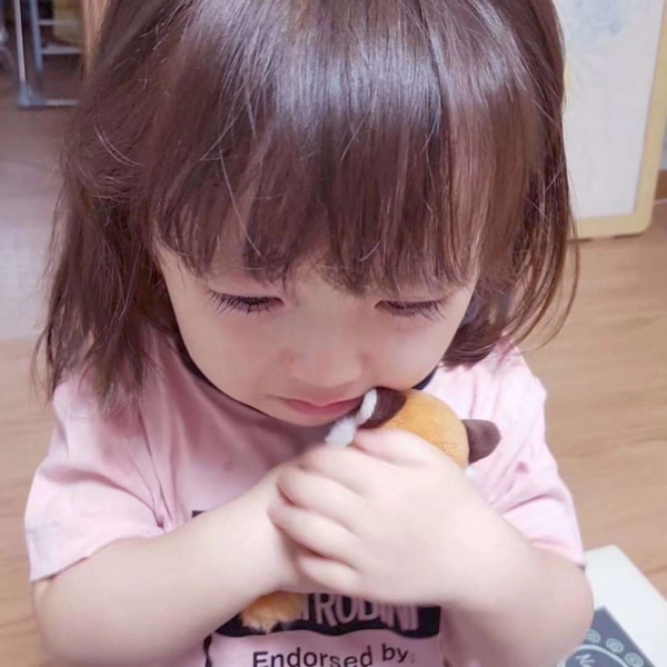 唯美微信可爱萌娃头像/我在人间贩卖黄昏 只为收集世间温柔去见你.