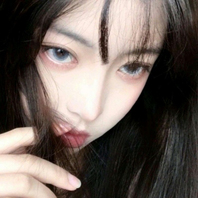 念七 脸部精致女生头像