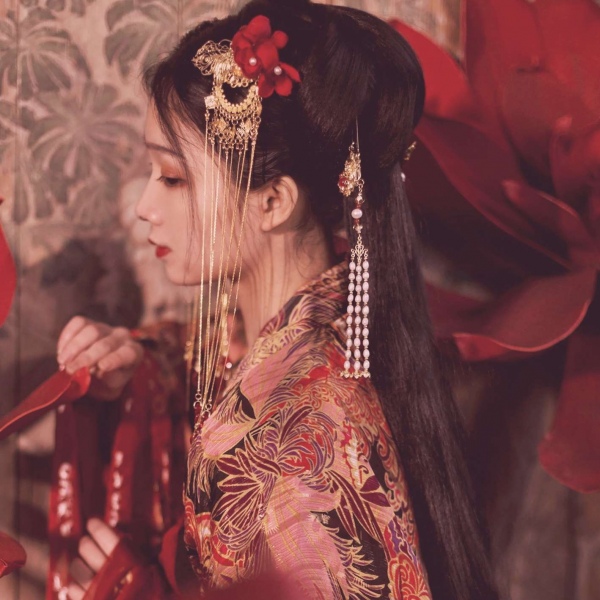 溺毙:古风唯美仙气意境气质女头.九曲江河 我只护你