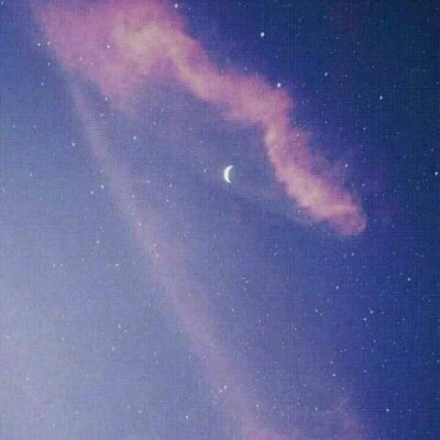 天空粉嫩嫩的，好看极了