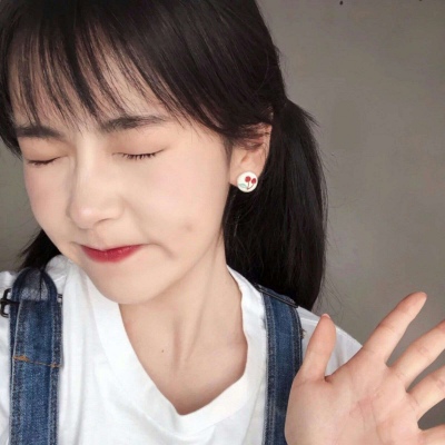 顾羽书.  你把月亮吵醒了