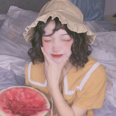 冷澈/吃西瓜戴帽子女头/微信简单风