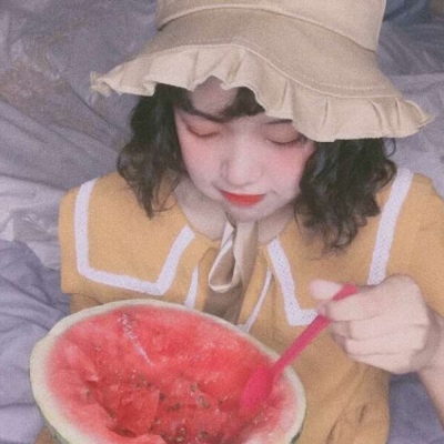 冷澈/吃西瓜戴帽子女头/微信简单风
