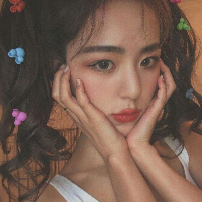 女生小姐姐漂亮五官头念七