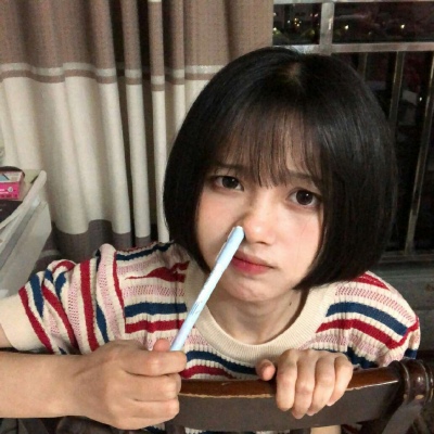 江窈/自截短发微信女头/ “想送你一台自动贩梦机，以及一罐快乐.”
