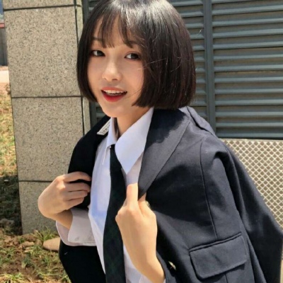 江窈/自截短发微信女头/ “想送你一台自动贩梦机，以及一罐快乐.”