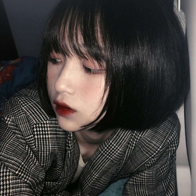江窈/自截短发微信女头/ “想送你一台自动贩梦机，以及一罐快乐.”