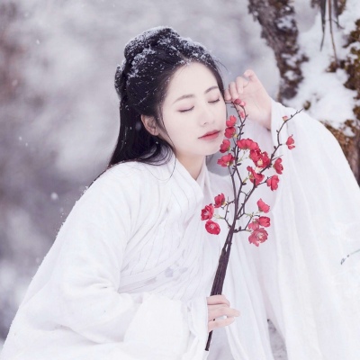 江奕/微信古风唯美女头/山河依旧荒凉 你也不再是人间的希望