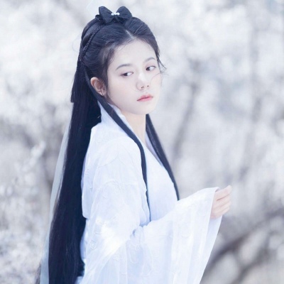 江奕/微信古风唯美女头/山河依旧荒凉 你也不再是人间的希望