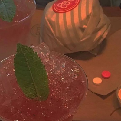 林凌:生活难熬 抱抱我就好/背景图