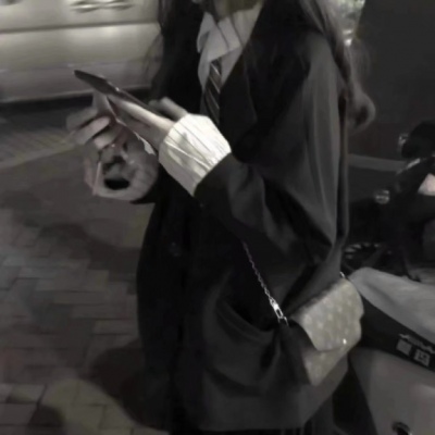 部位女头‖当你向我伸出手的时候，我这一生都能跟你走。