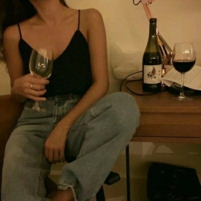 部位女头‖当你向我伸出手的时候，我这一生都能跟你走。