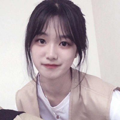 宋知意.微信女生组图.
图源堆糖灾妹。