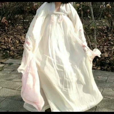 允言/唯美微信女/那些被掺杂水分还自以为是的爱意.