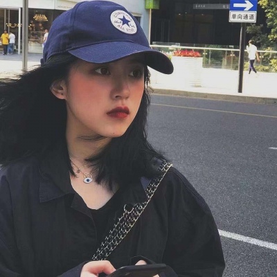 浅心：意境/女头 我的愿望是一夜暴富 不然抱你也好