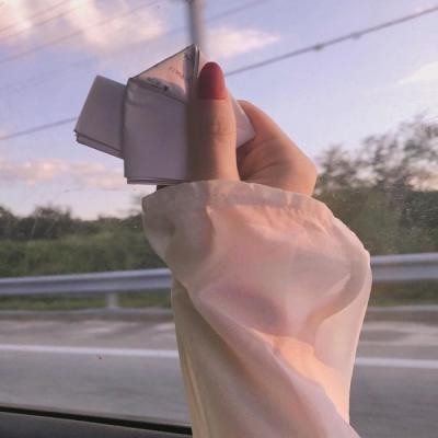 我两手空空  但心事重重