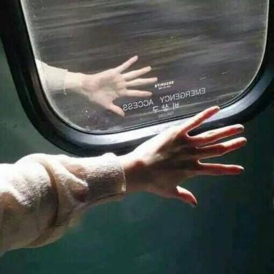 我两手空空  但心事重重