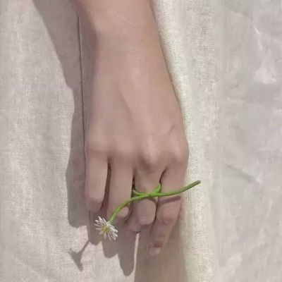 我两手空空  但心事重重