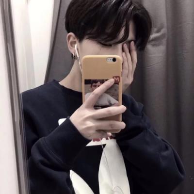 2019最冷傲男微信头像      在你生命我称霸