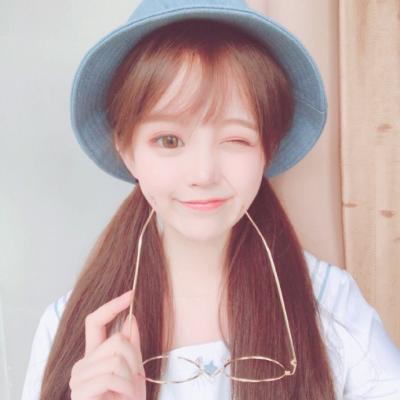 戴眼镜的微信头像女生  愿时光待你好