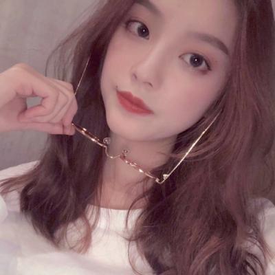 戴眼镜的微信头像女生  愿时光待你好