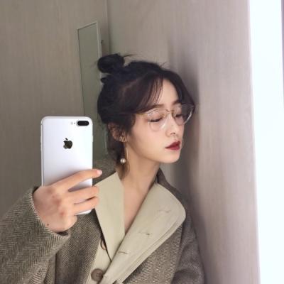 戴眼镜的微信头像女生  愿时光待你好