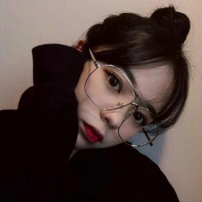 戴眼镜的微信头像女生  愿时光待你好