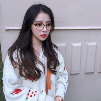 戴眼镜的微信头像女生  愿时光待你好