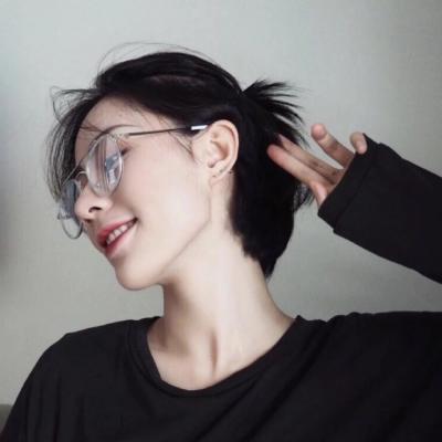 戴眼镜的微信头像女生  愿时光待你好