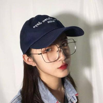 戴眼镜的微信头像女生  愿时光待你好