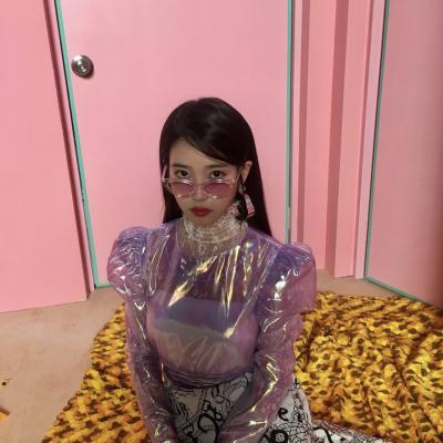 戴眼镜的微信头像女生  愿时光待你好